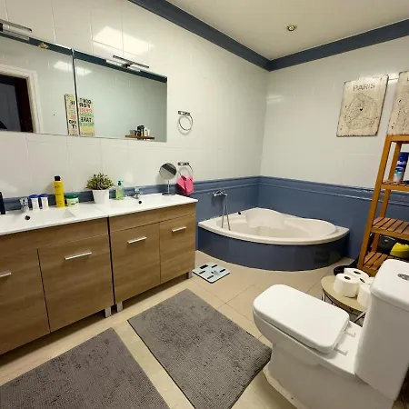 Sukka - Elegant - Community Pool Access 特尔德