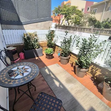 Sukka - Elegant - Community Pool Access 特尔德