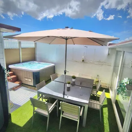 别墅 Sukka - Elegant - Community Pool Access