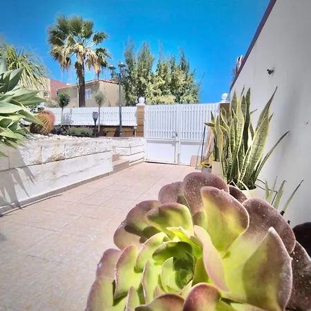 Villa Sukka - Elegant - Community Pool Access Telde